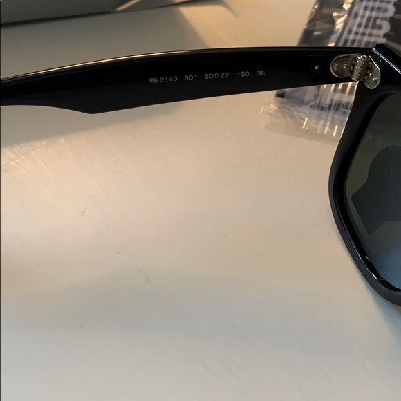 RayBan Original Wayfarer Sunglasses - Picture 6 of 6